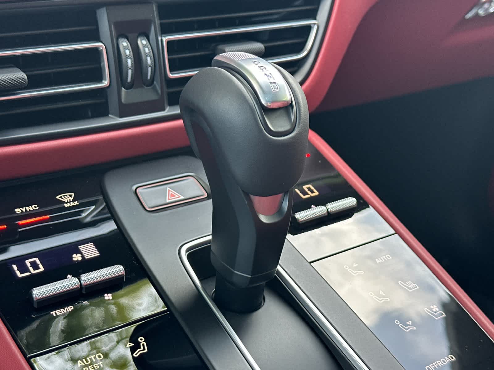 Thumbnail: 2026 Porsche Macan - 25