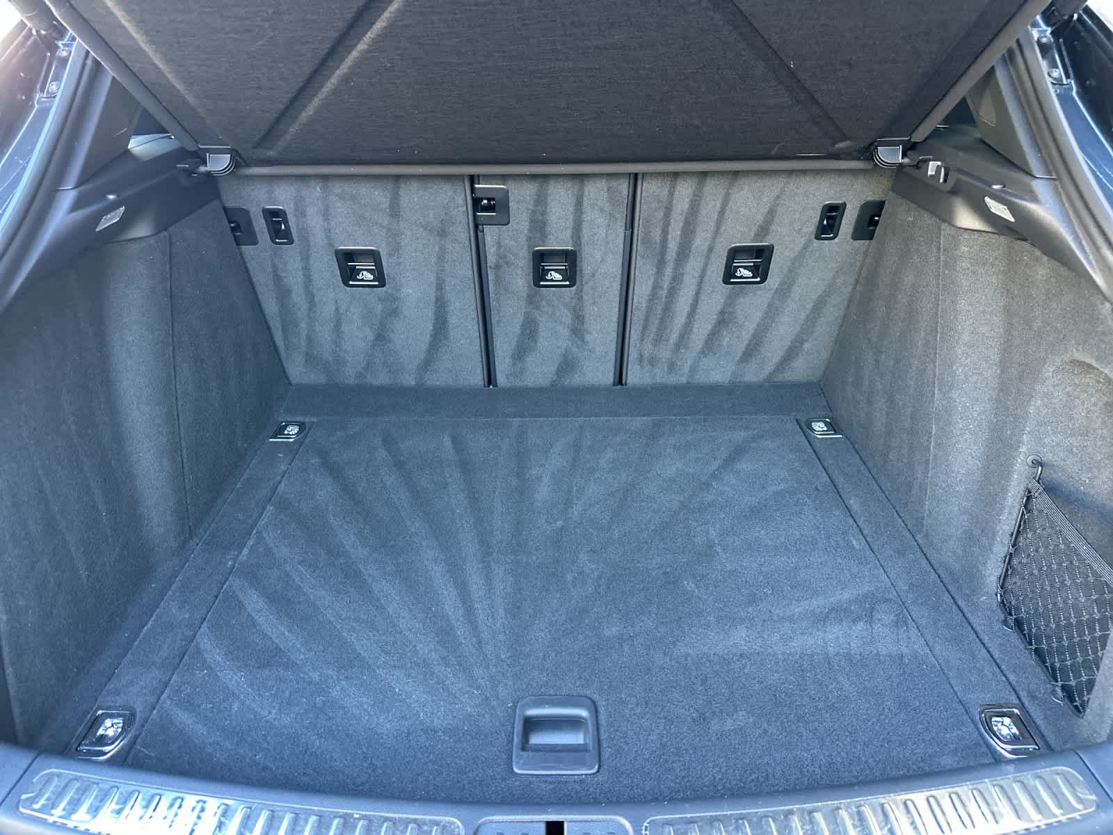 Thumbnail: 2025 Porsche Macan - 16