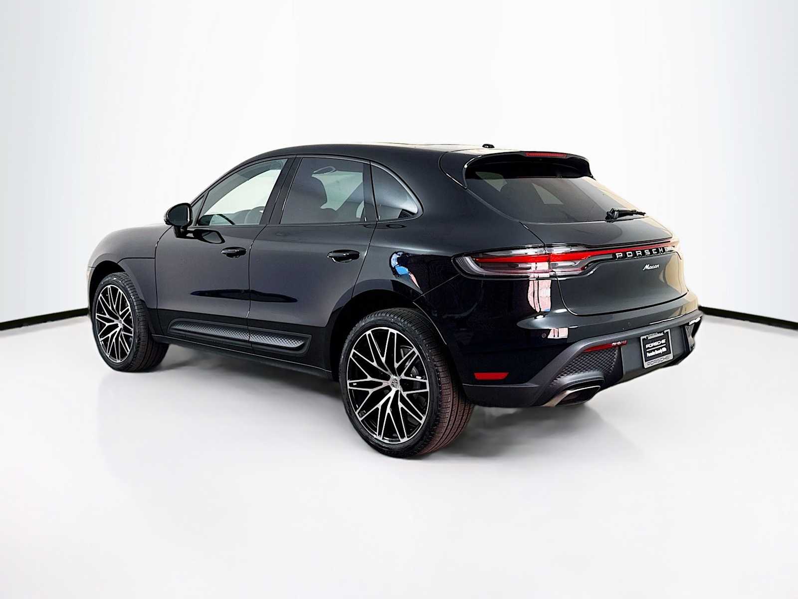 Thumbnail: 2026 Porsche Macan - 3
