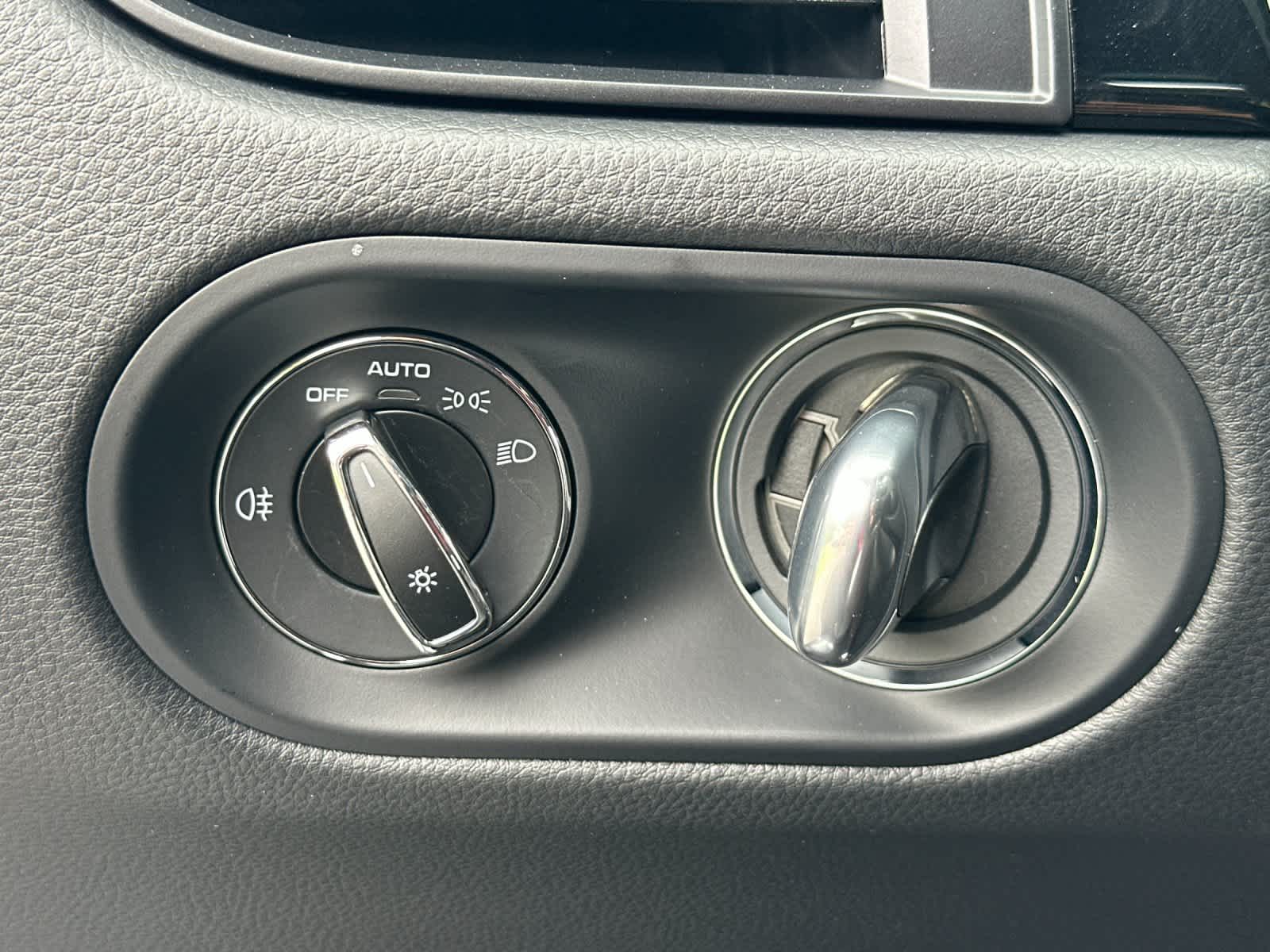 Thumbnail: 2026 Porsche Macan - 28