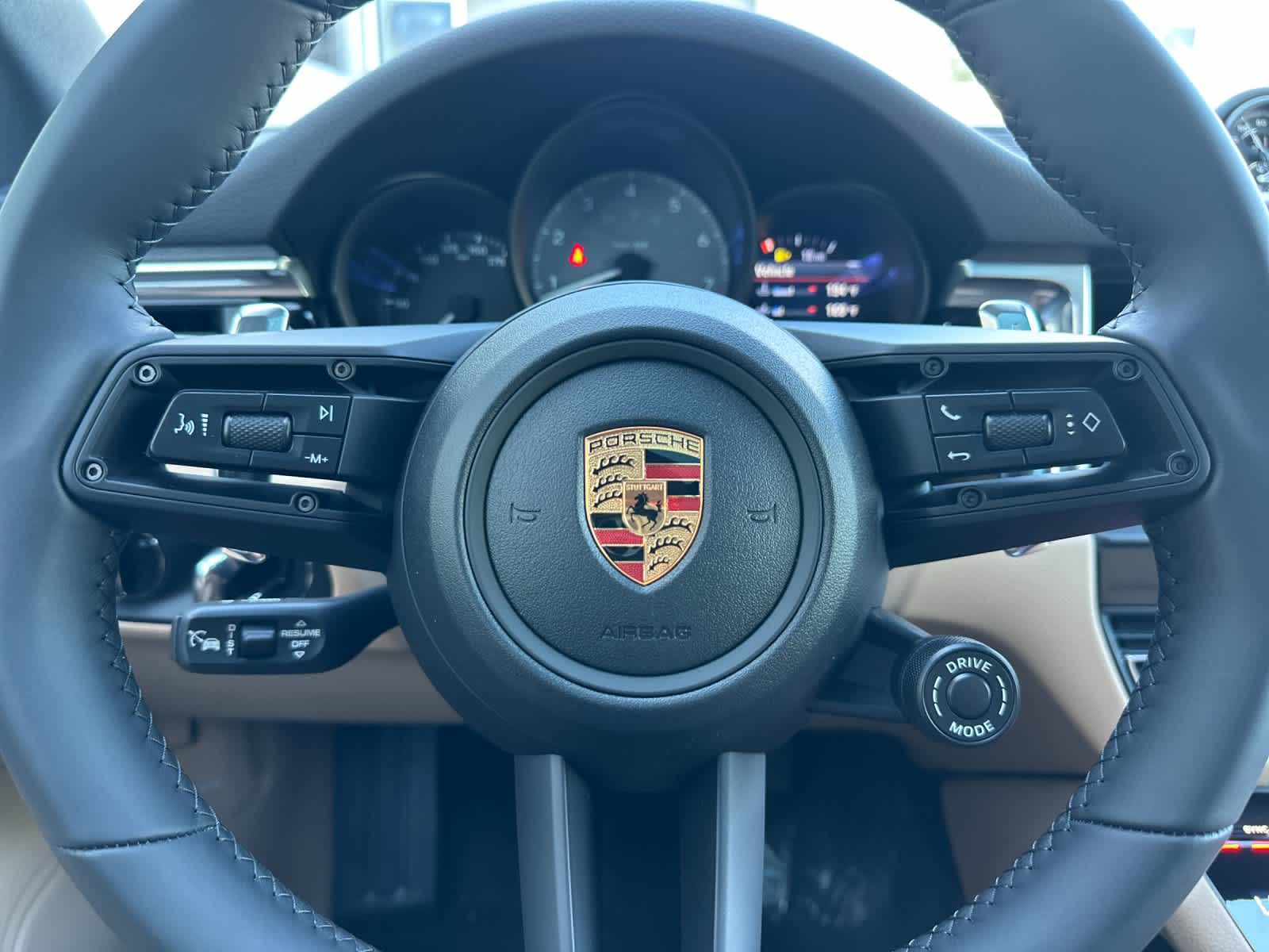 Thumbnail: 2026 Porsche Macan - 26