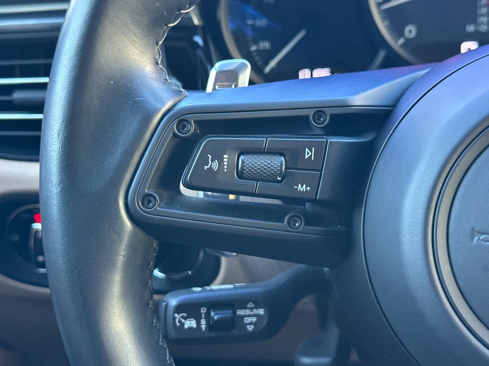 Thumbnail: 2023 Porsche Macan - 26