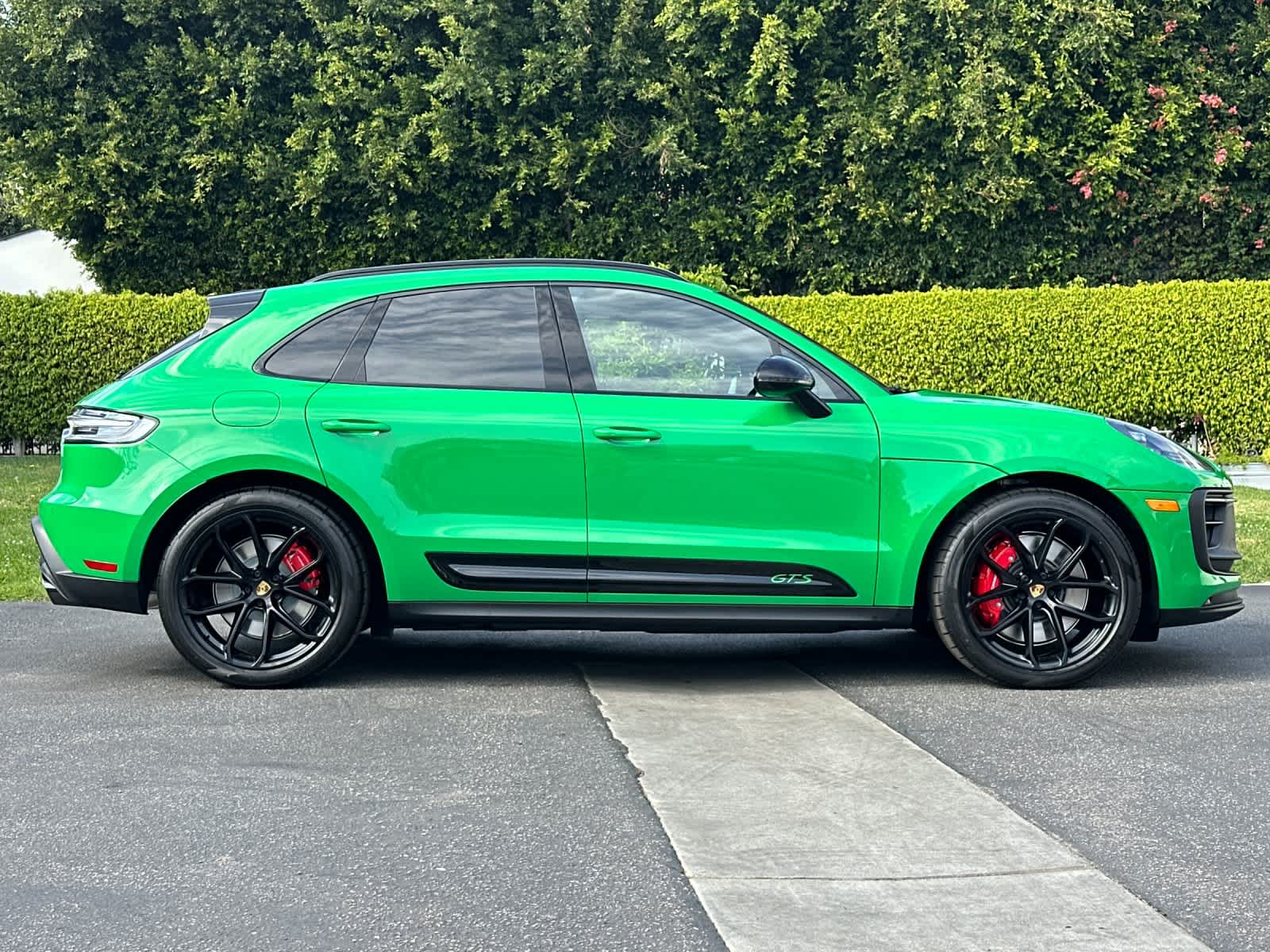 Thumbnail: 2026 Porsche Macan - 9