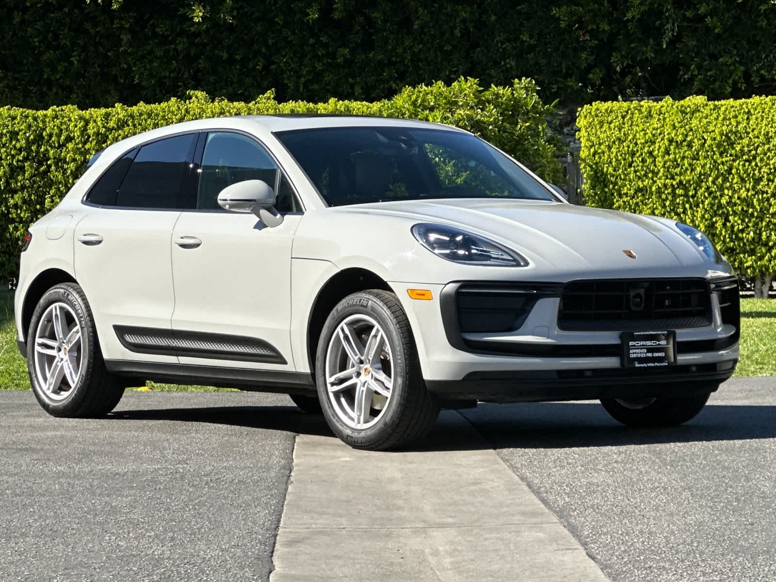 Thumbnail: 2025 Porsche Macan - 10