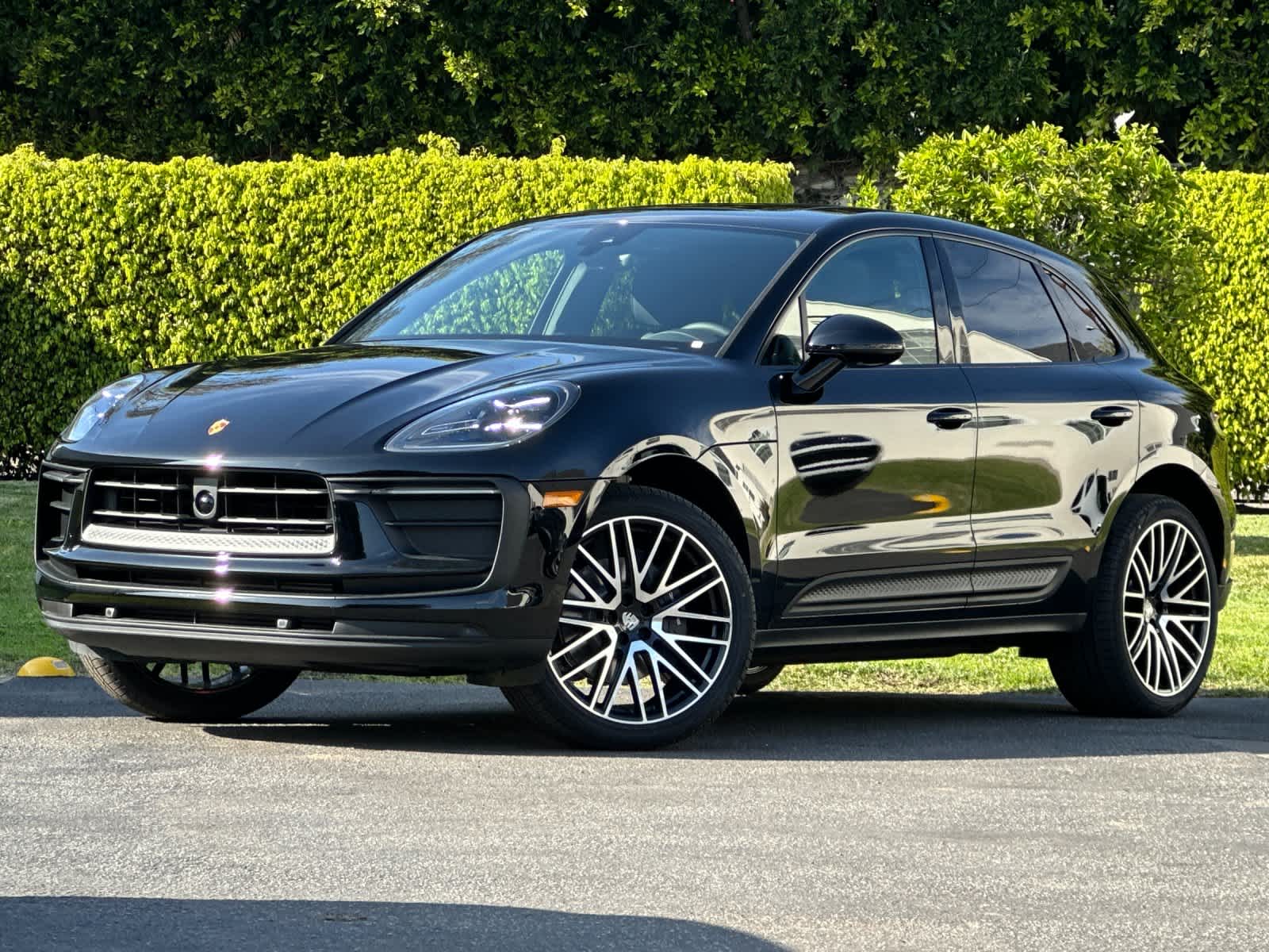 Thumbnail: 2026 Porsche Macan - 1