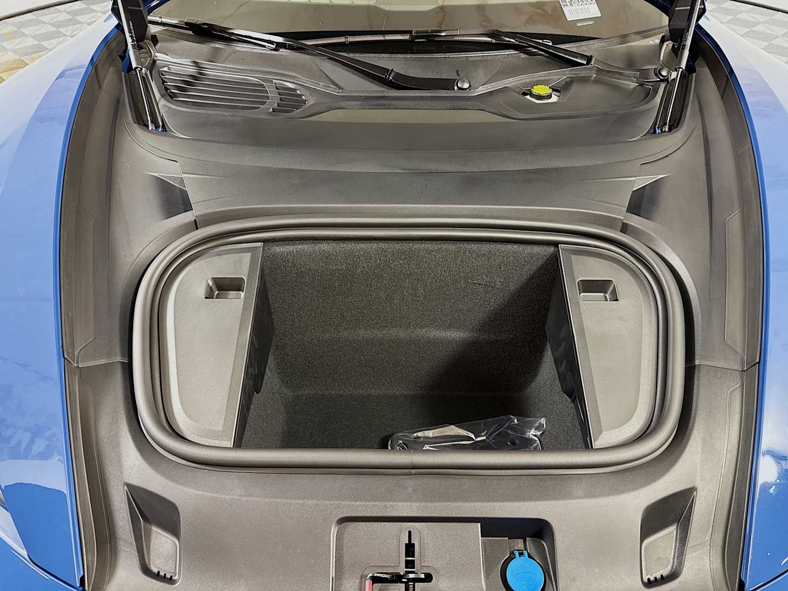 Thumbnail: 2025 Porsche Taycan - 23