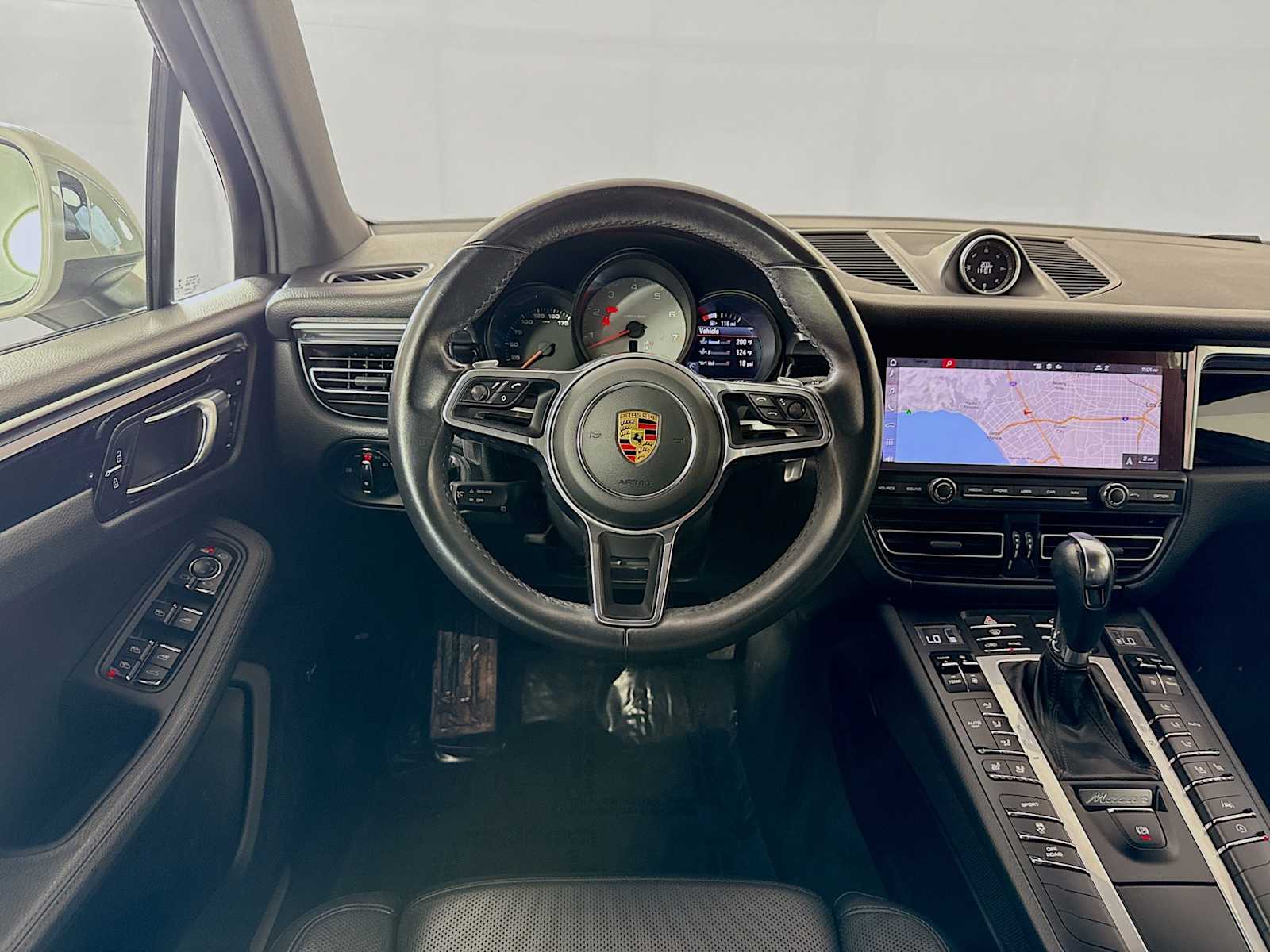 Thumbnail: 2021 Porsche Macan - 19