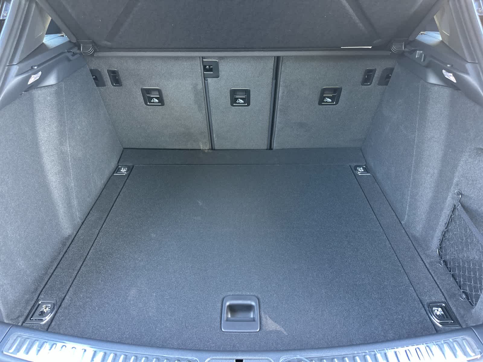 Thumbnail: 2026 Porsche Macan - 16