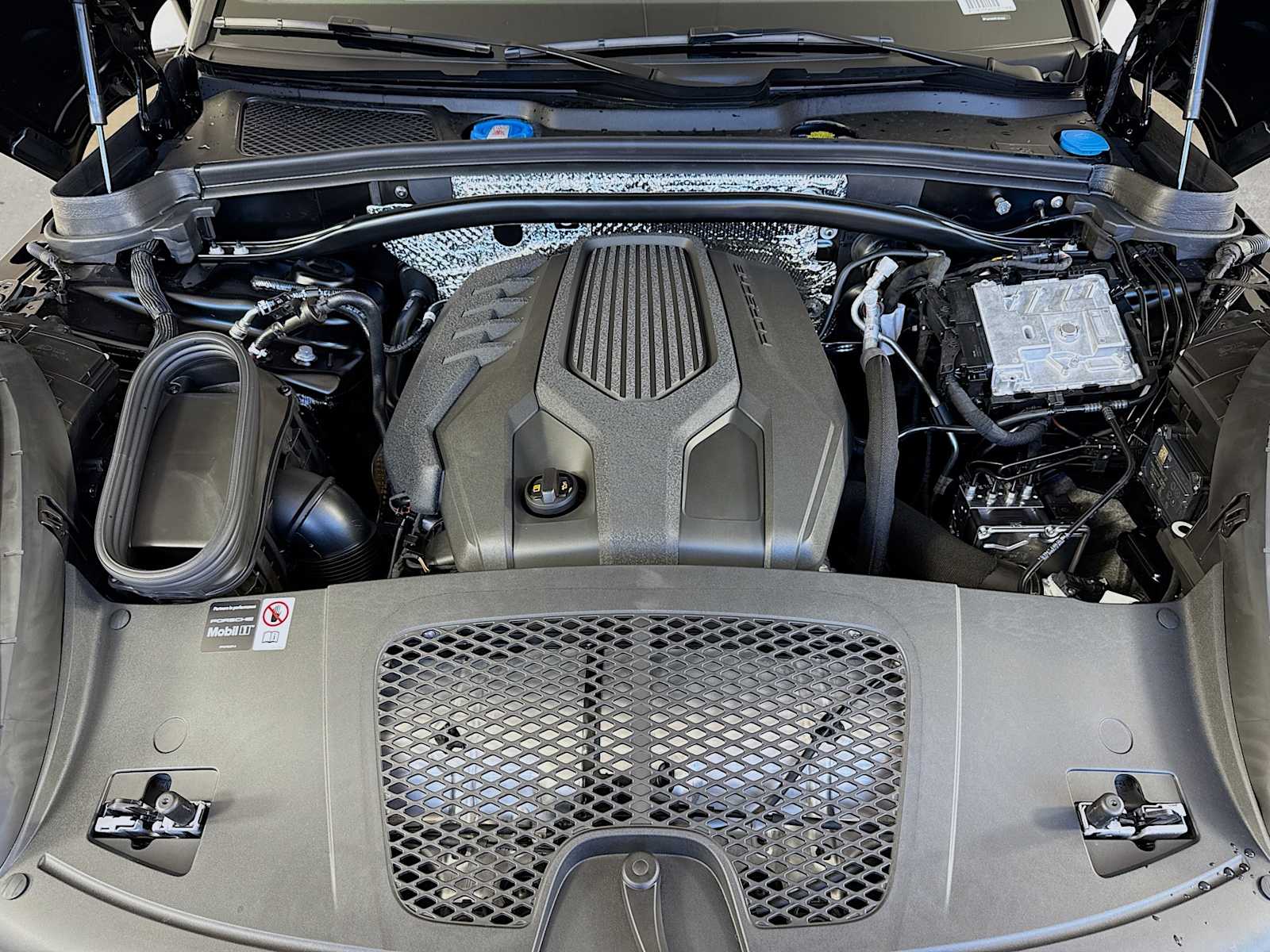 Thumbnail: 2026 Porsche Macan - 23