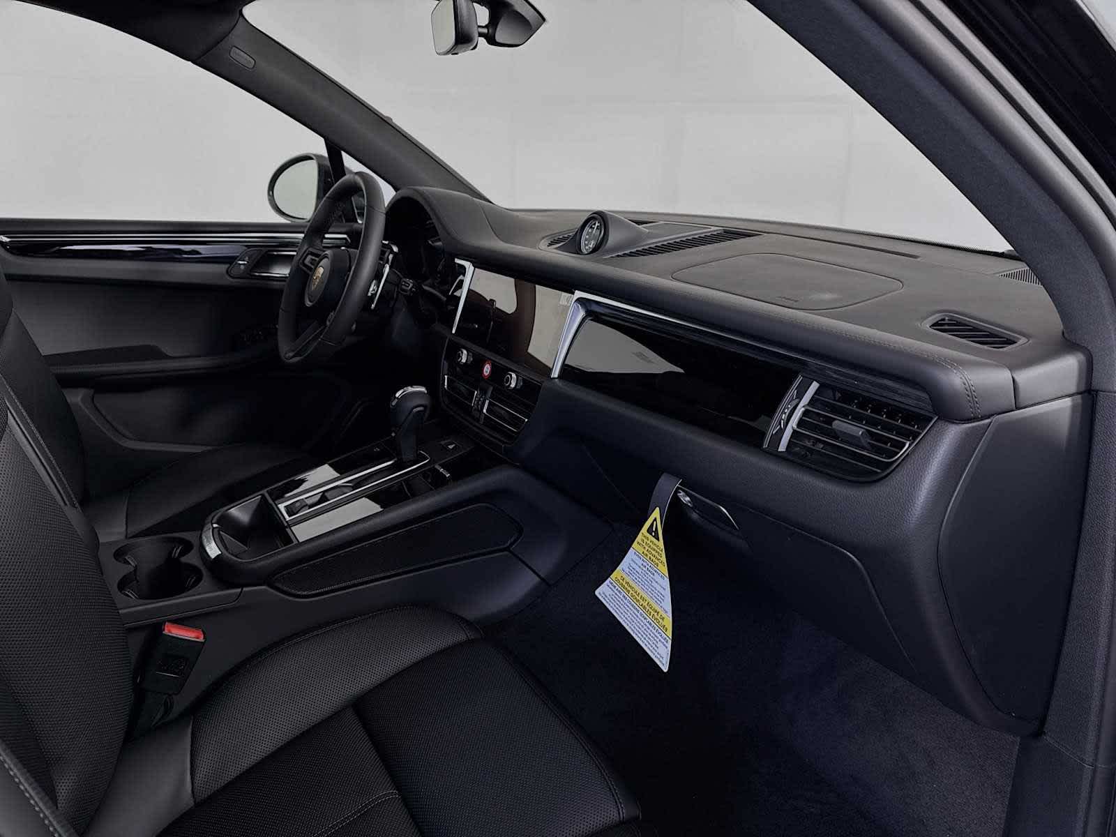 Thumbnail: 2026 Porsche Macan - 22