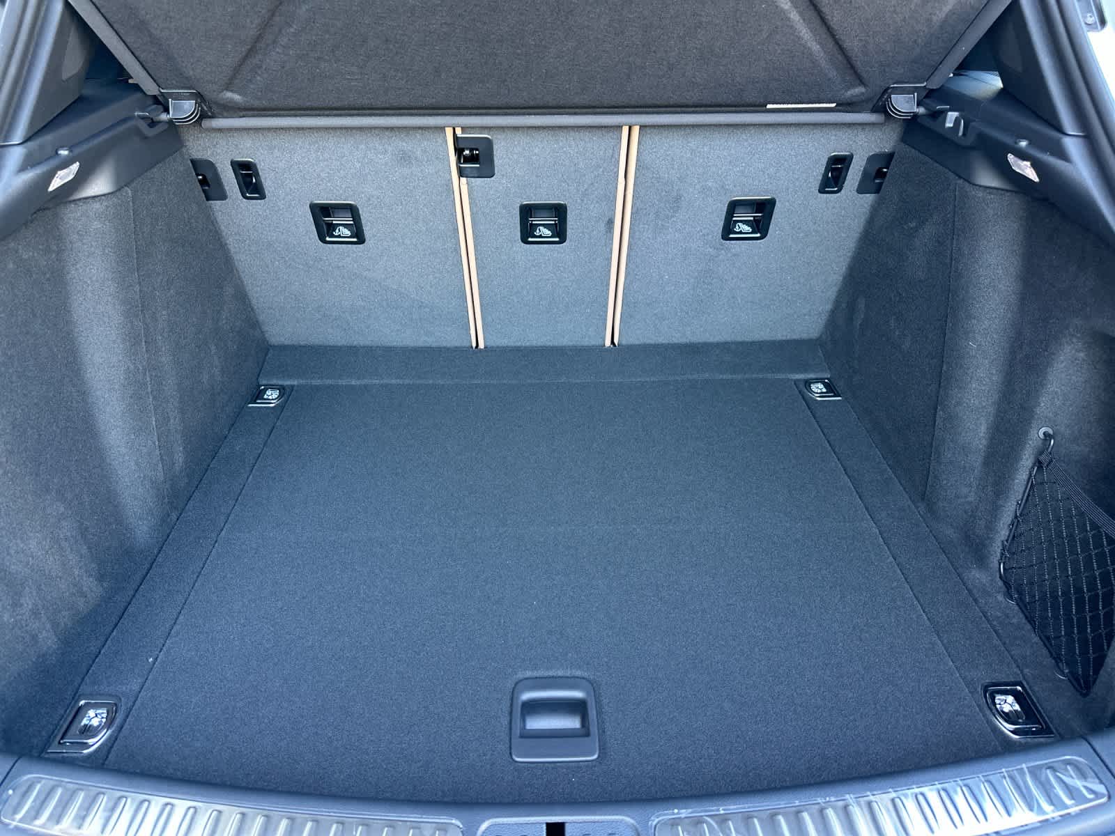 Thumbnail: 2026 Porsche Macan - 16