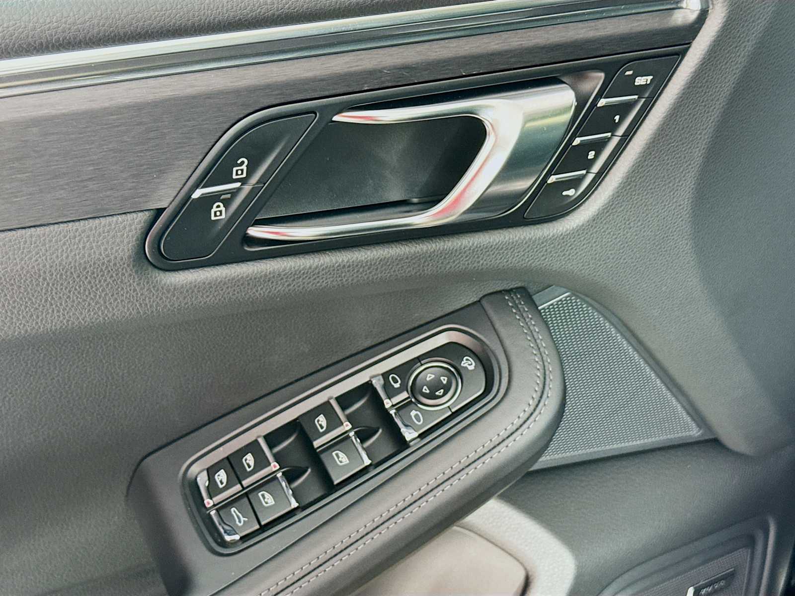 Thumbnail: 2026 Porsche Macan - 14