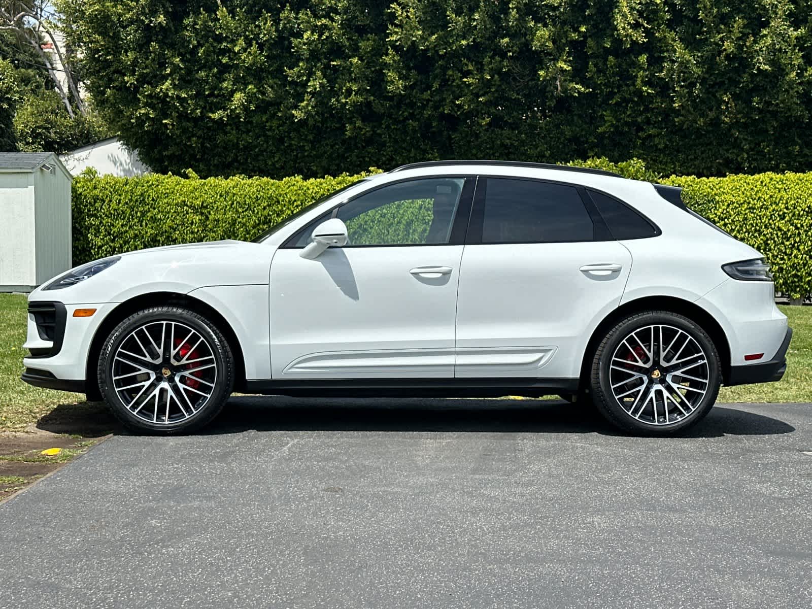 Thumbnail: 2026 Porsche Macan - 2