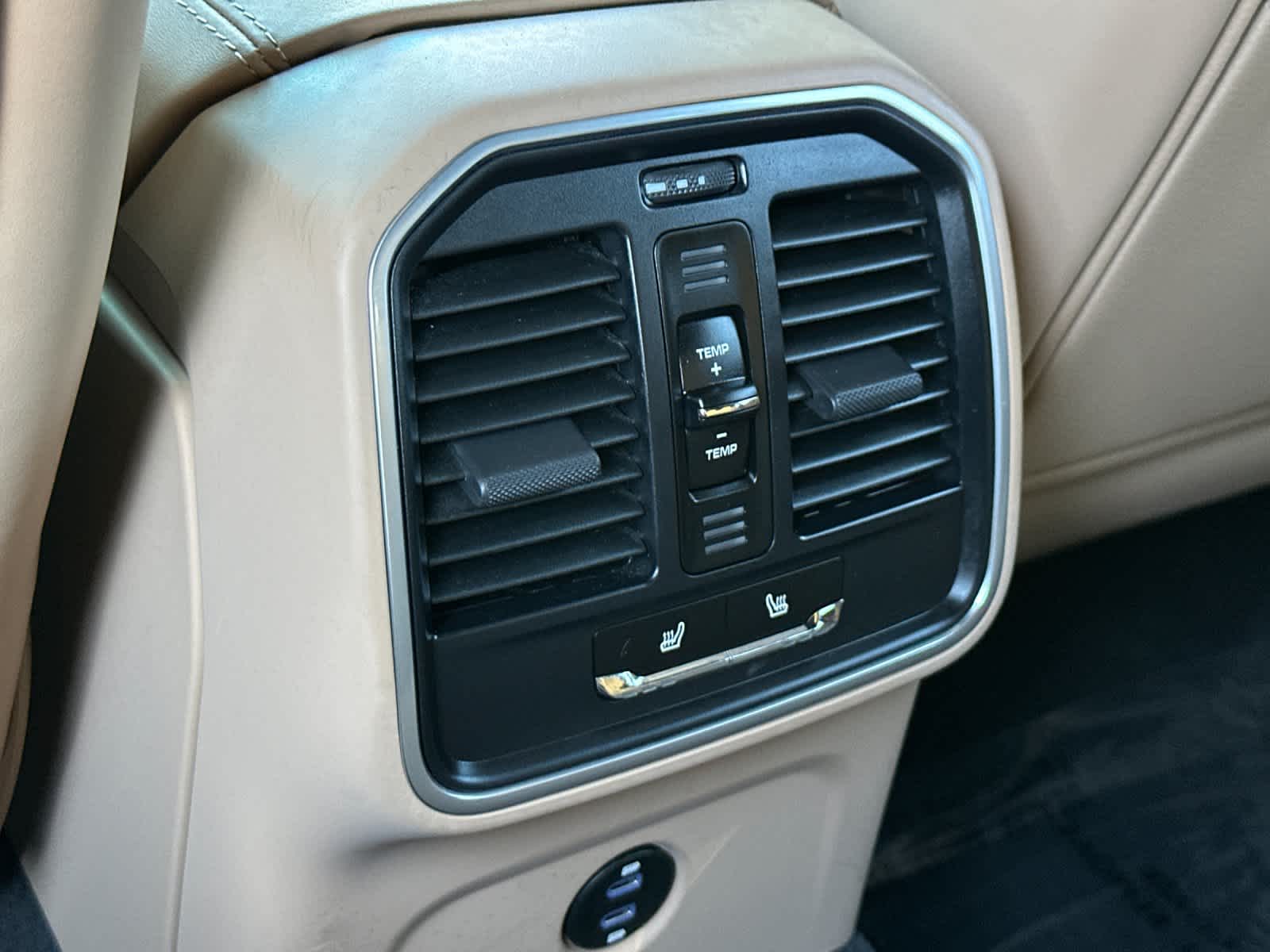 Thumbnail: 2023 Porsche Macan - 14