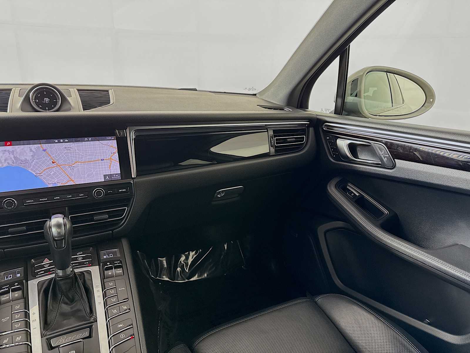 Thumbnail: 2021 Porsche Macan - 20