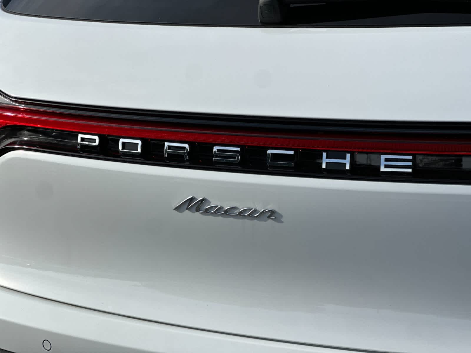 Thumbnail: 2026 Porsche Macan - 31