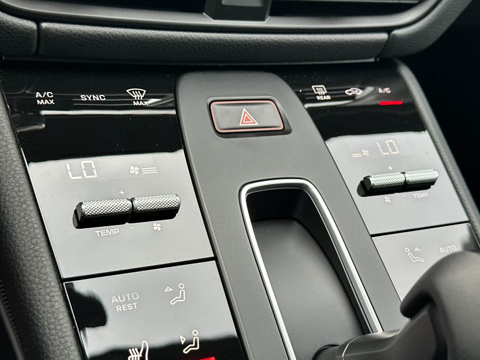 Thumbnail: 2026 Porsche Macan - 23