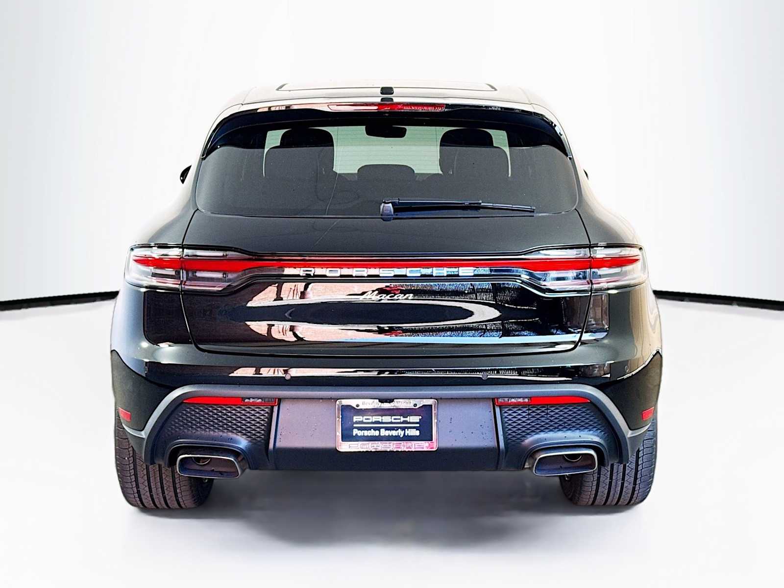 Thumbnail: 2026 Porsche Macan - 10