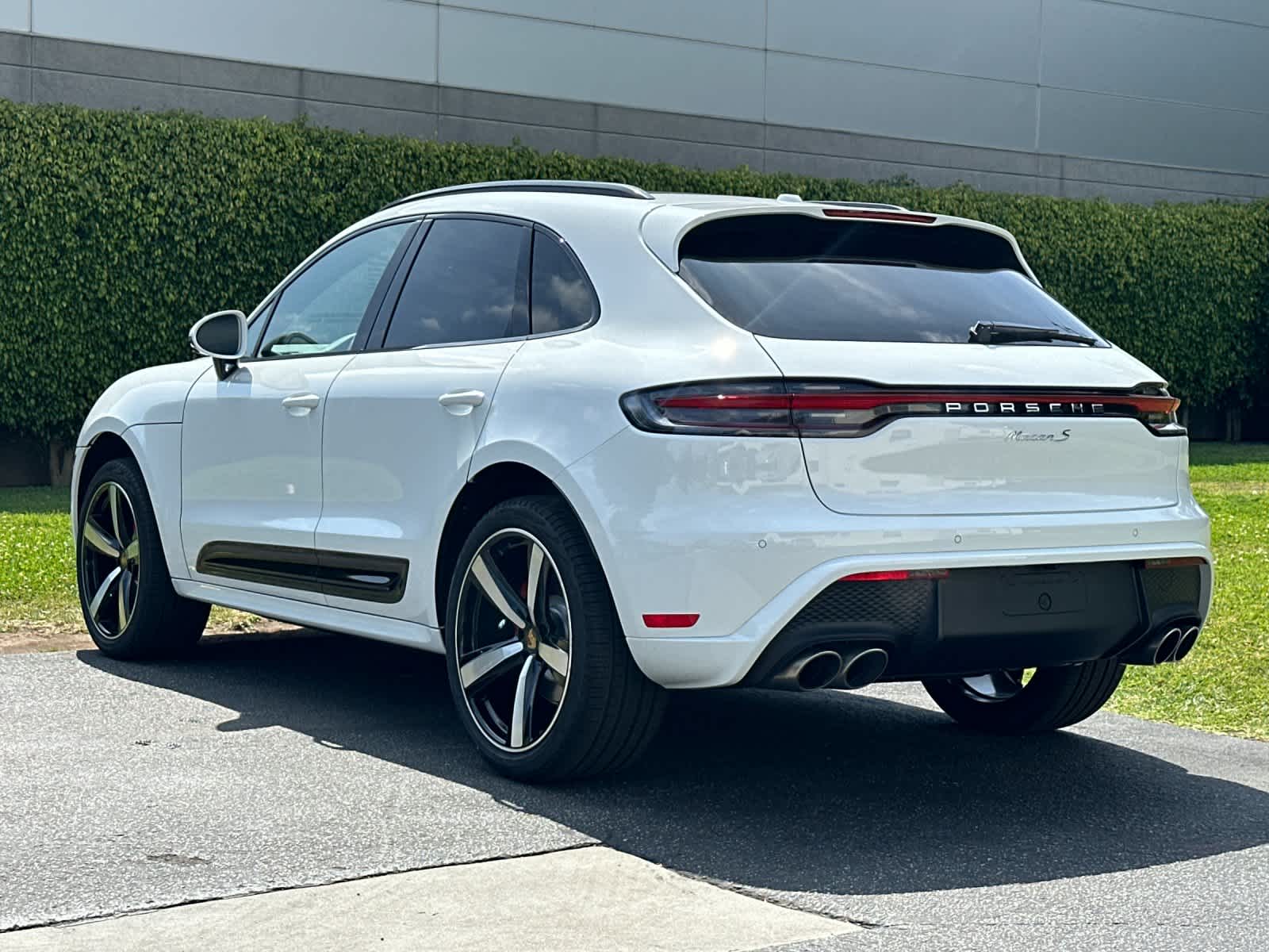 Thumbnail: 2026 Porsche Macan - 3