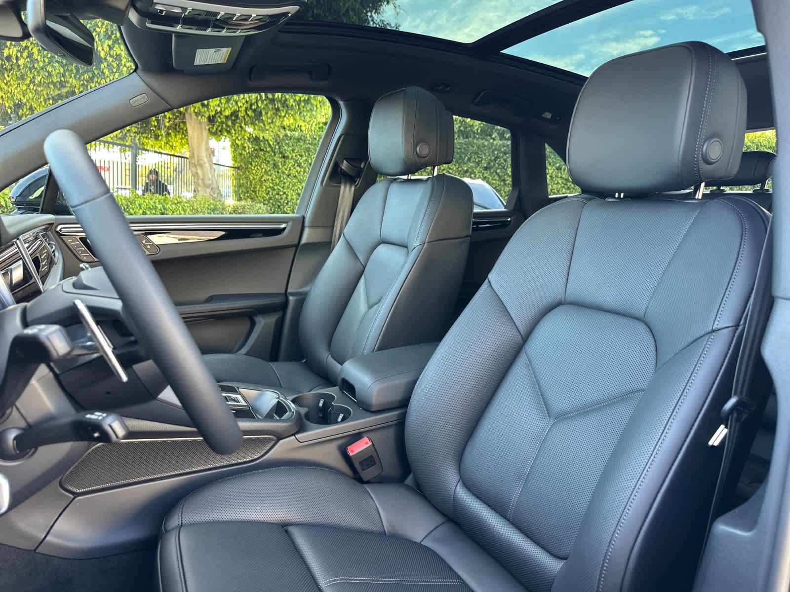 Thumbnail: 2026 Porsche Macan - 5