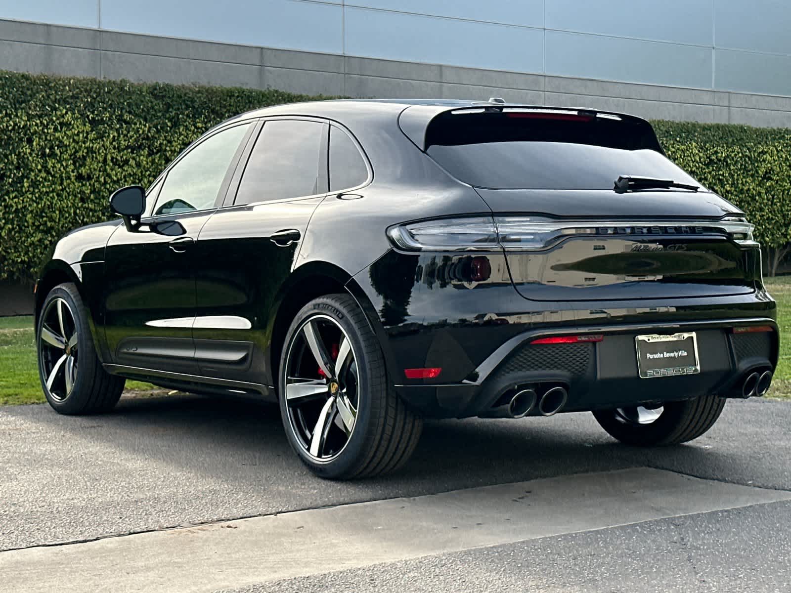 Thumbnail: 2026 Porsche Macan - 3