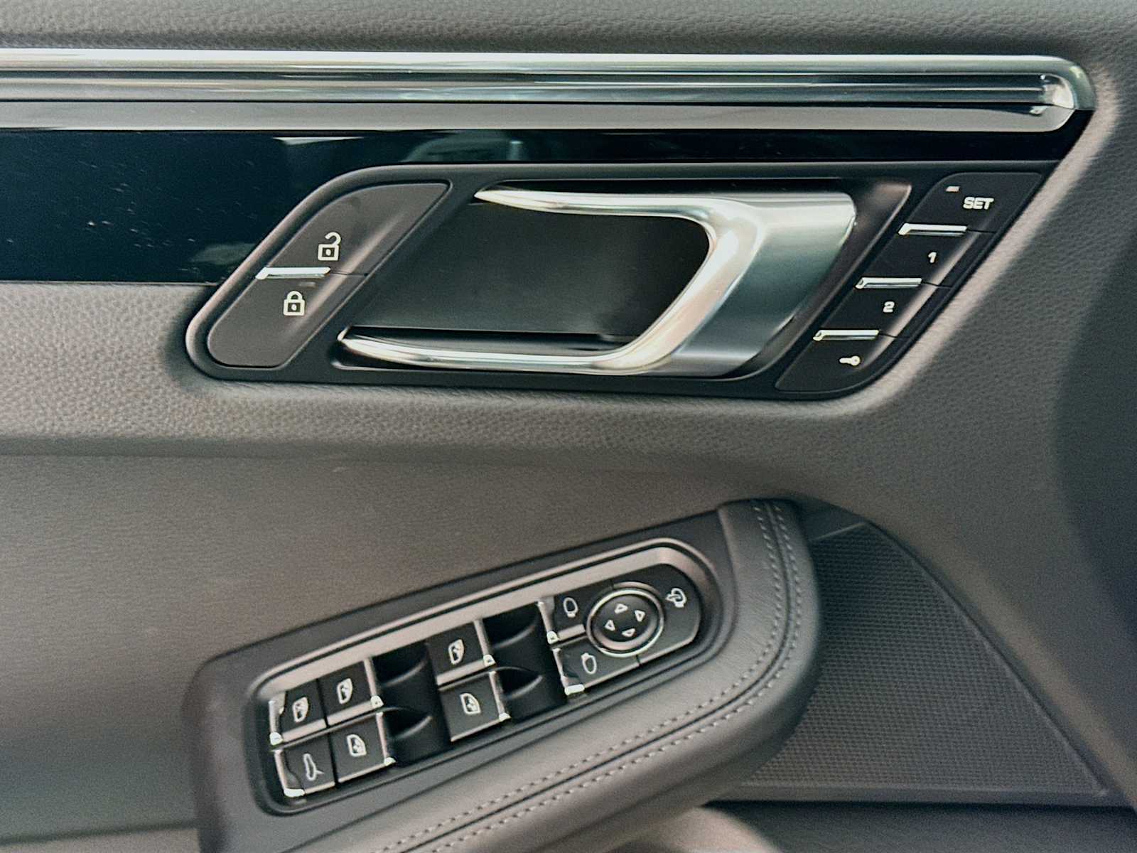 Thumbnail: 2026 Porsche Macan - 14