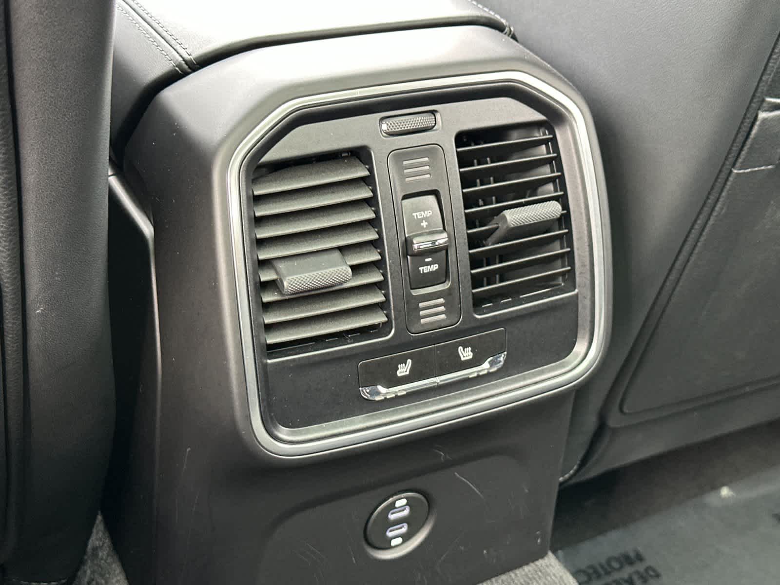 Thumbnail: 2025 Porsche Macan - 14