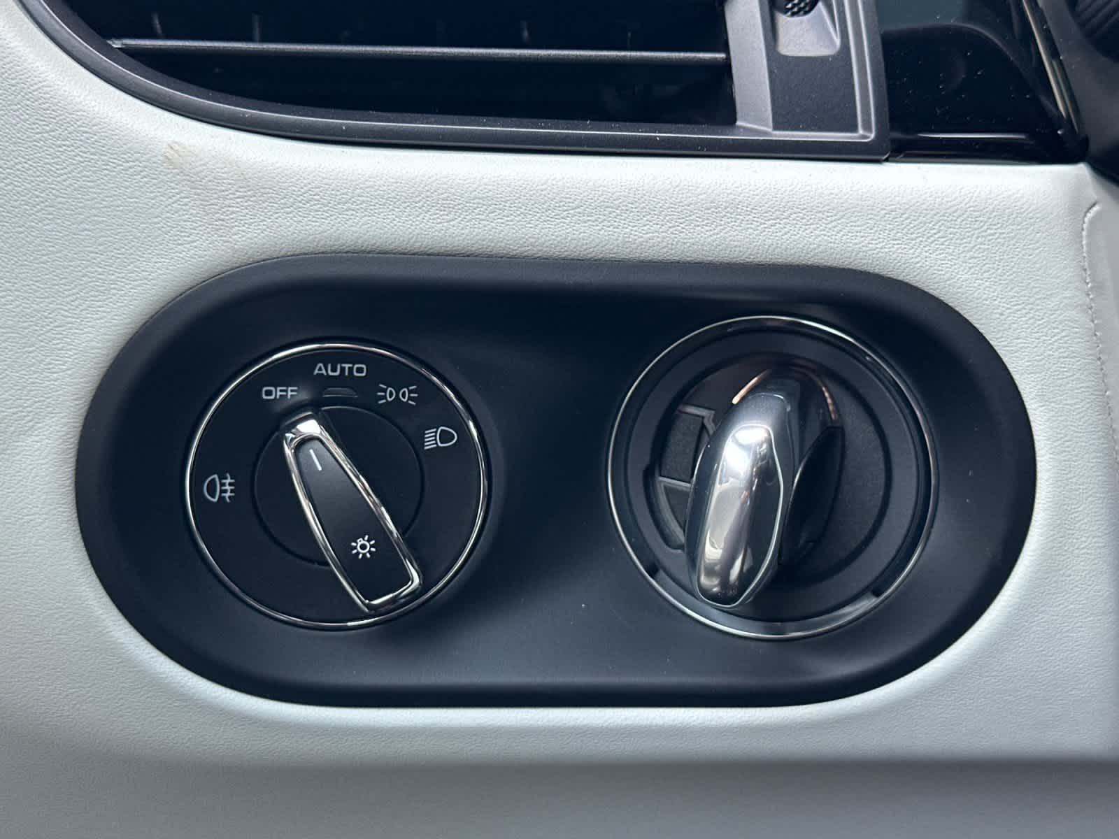 Thumbnail: 2026 Porsche Macan - 30