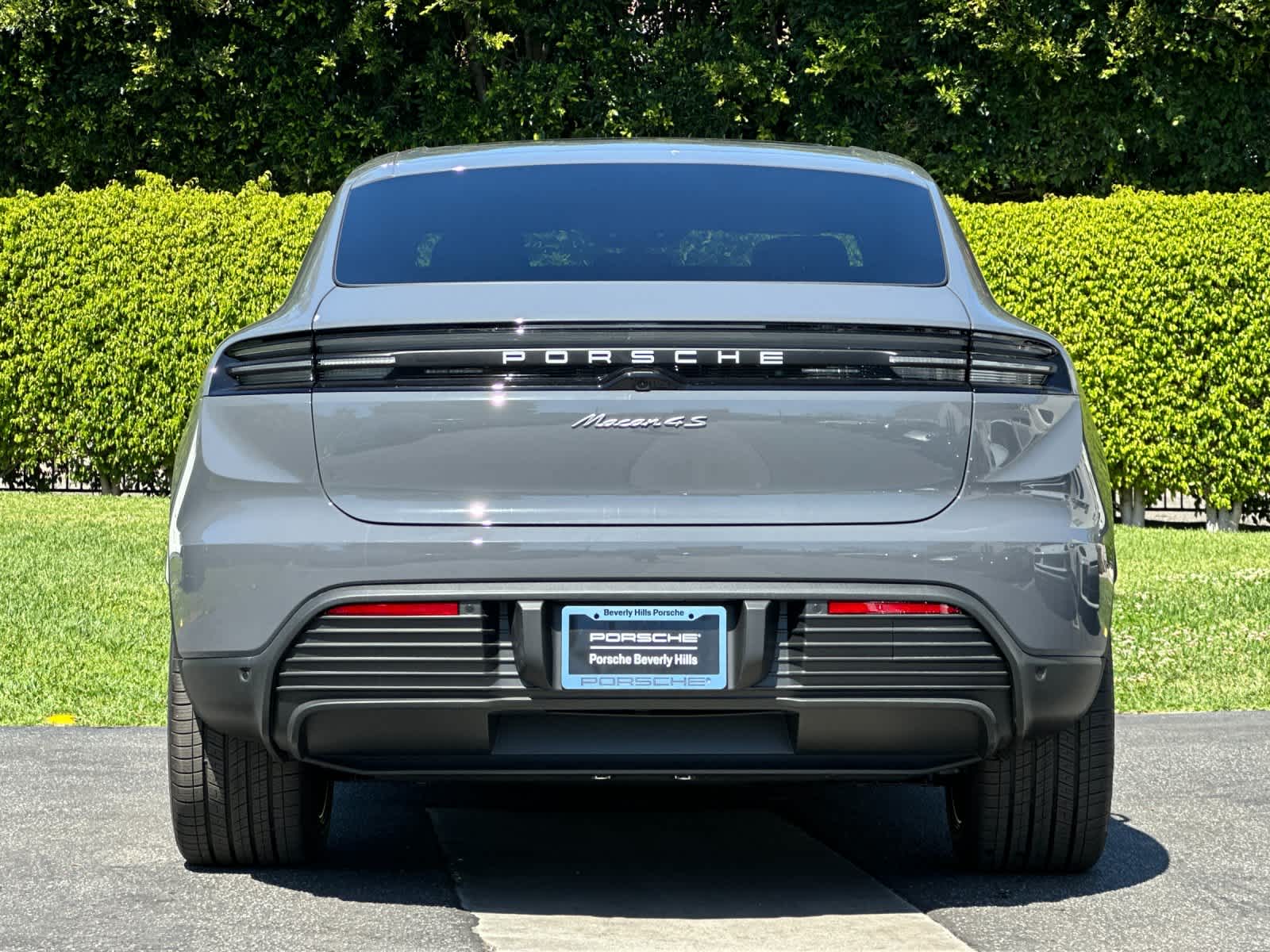 Thumbnail: 2026 Porsche Macan - 7