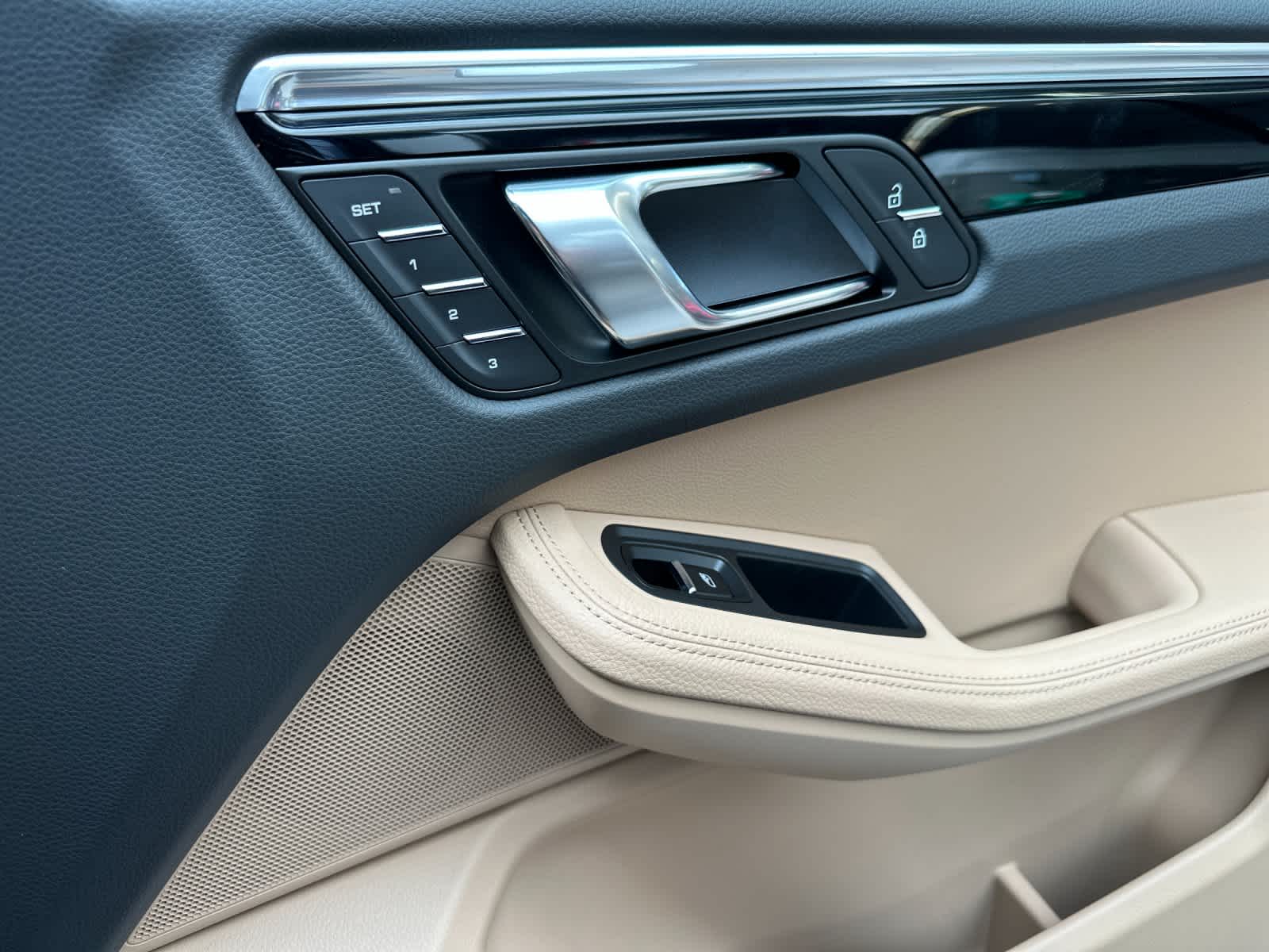 Thumbnail: 2026 Porsche Macan - 19