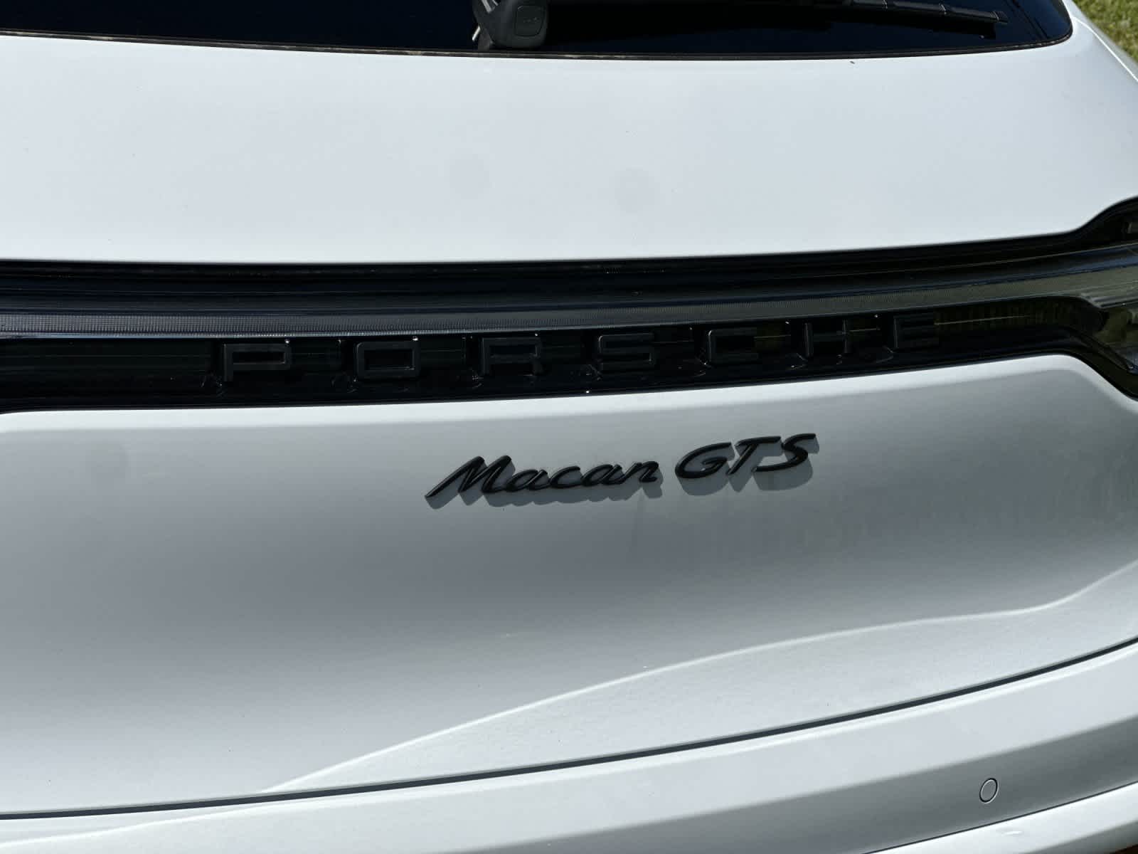 Thumbnail: 2026 Porsche Macan - 32