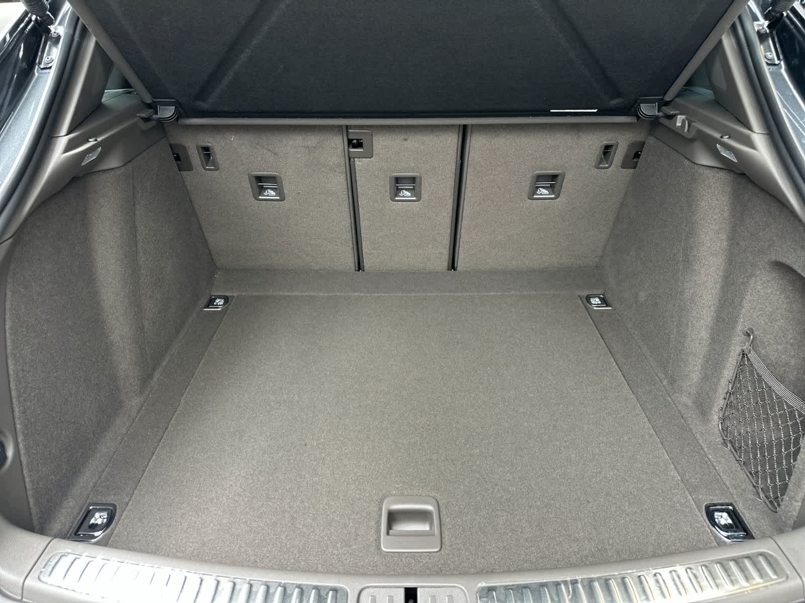 Thumbnail: 2026 Porsche Macan - 16