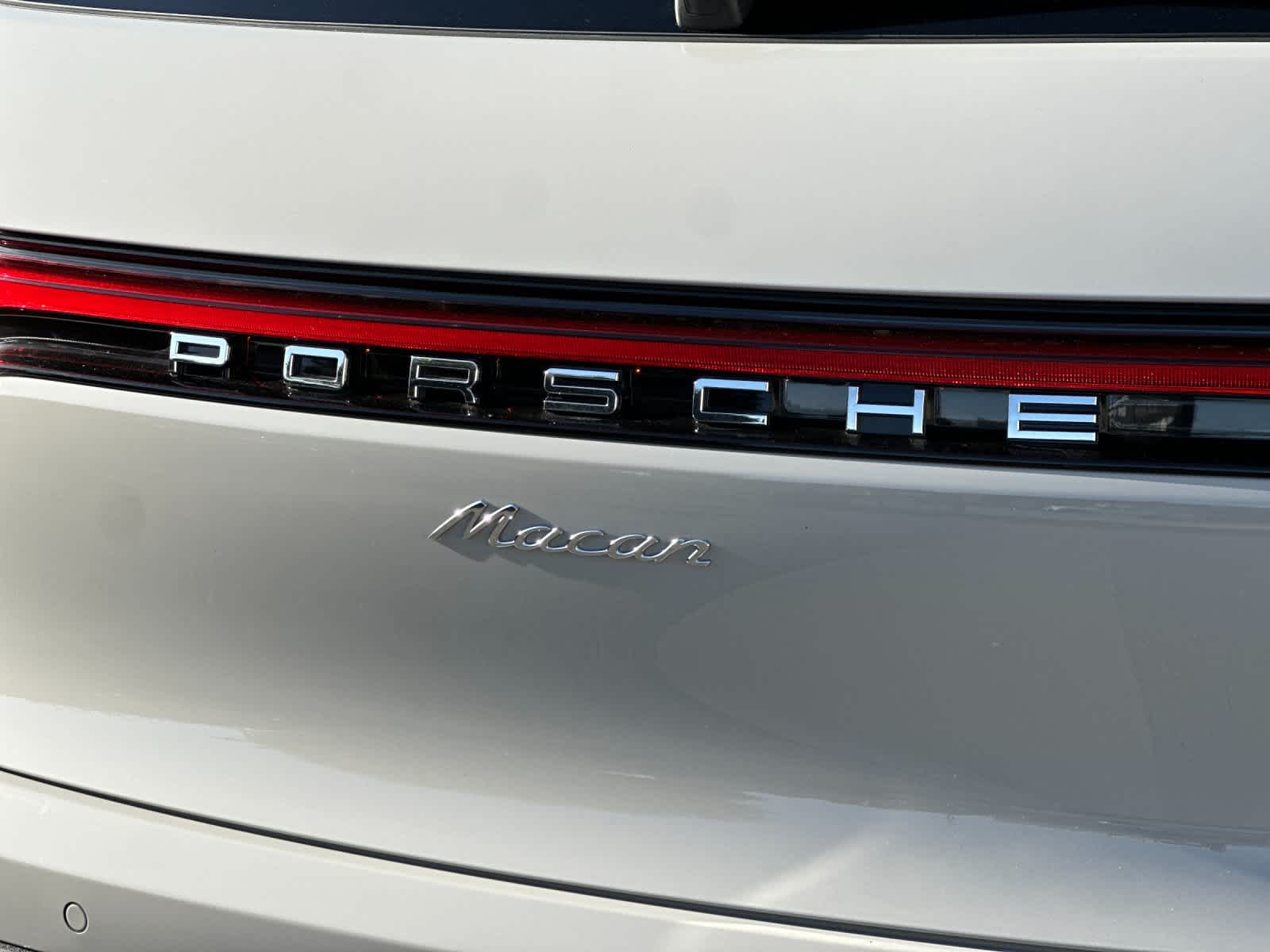 Thumbnail: 2025 Porsche Macan - 32