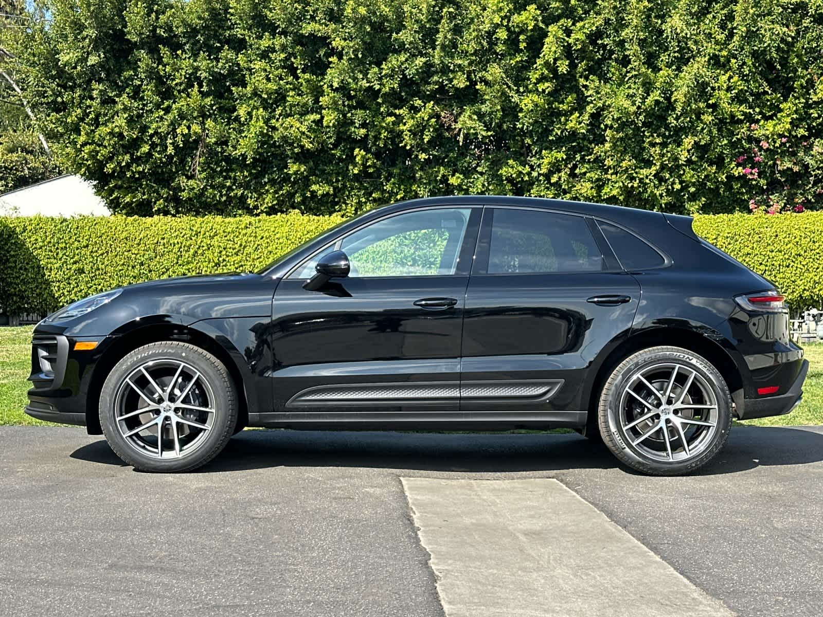 Thumbnail: 2026 Porsche Macan - 2