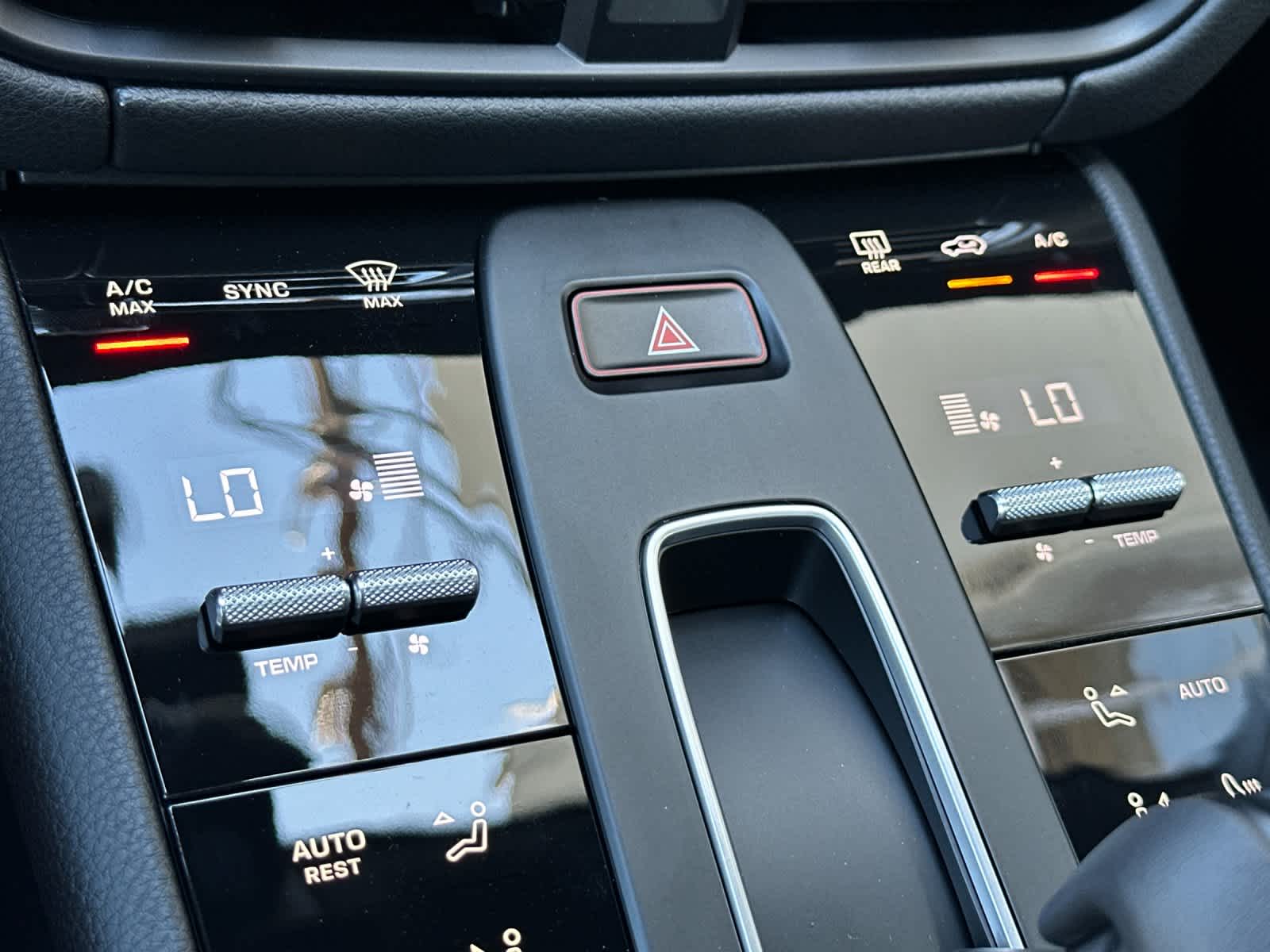 Thumbnail: 2026 Porsche Macan - 23