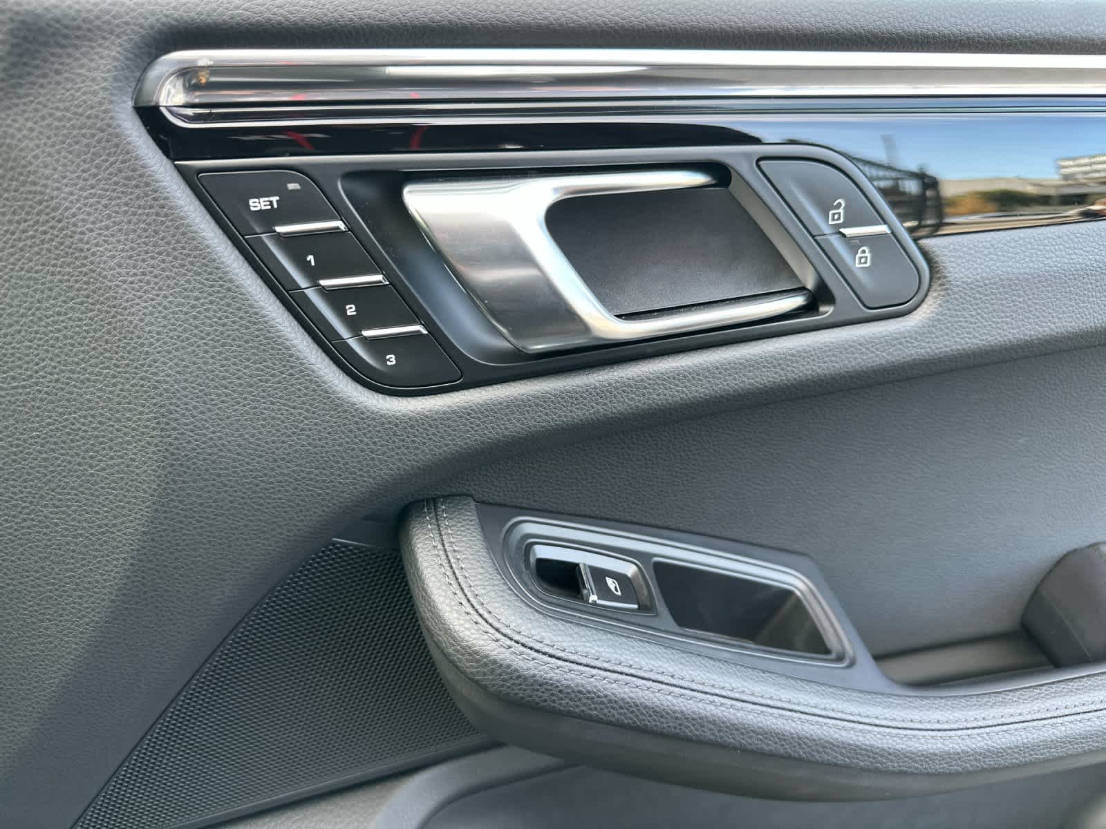 Thumbnail: 2025 Porsche Macan - 19