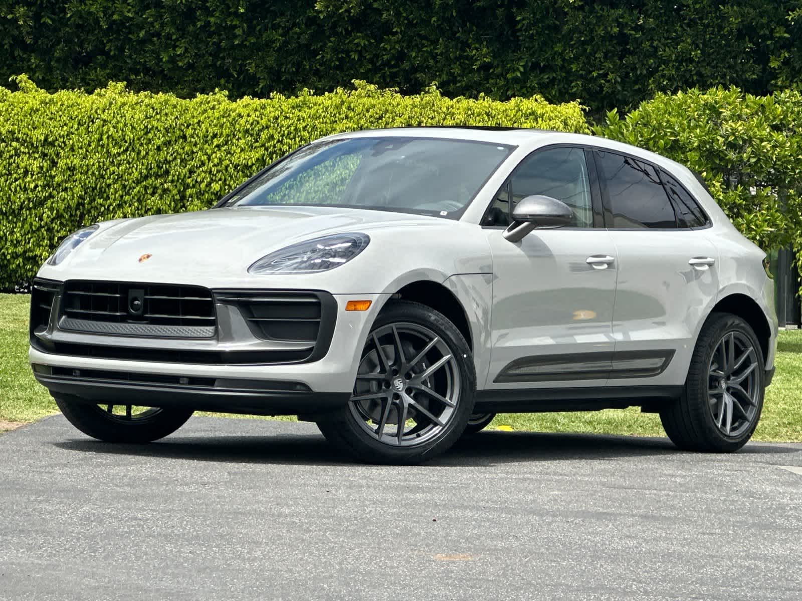 Thumbnail: 2026 Porsche Macan - 1