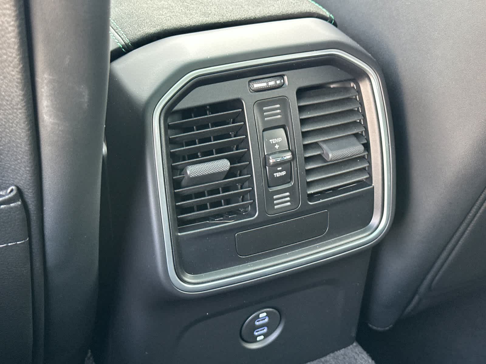 Thumbnail: 2026 Porsche Macan - 14