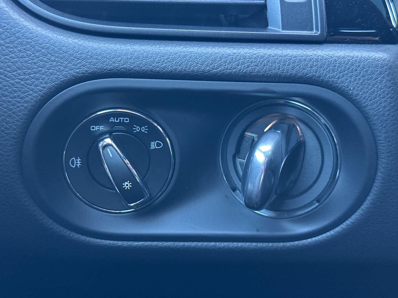 Thumbnail: 2026 Porsche Macan - 30