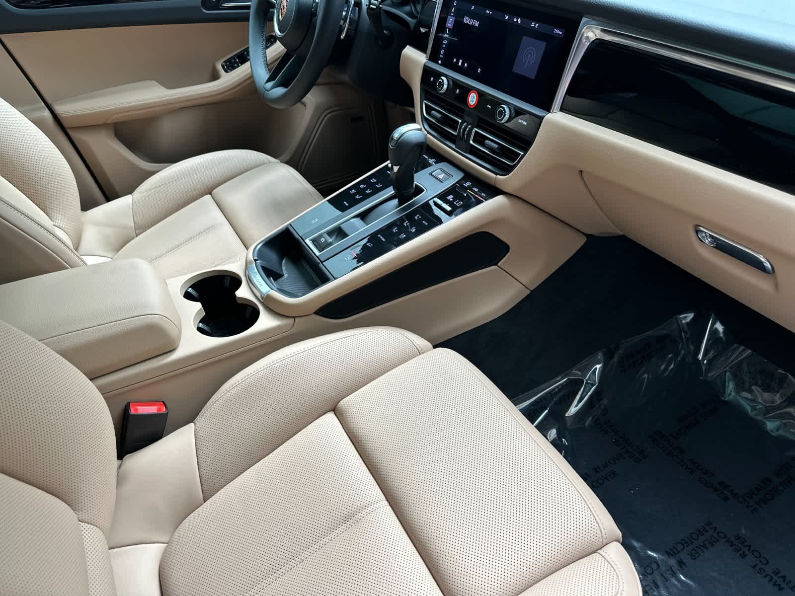 Thumbnail: 2026 Porsche Macan - 17