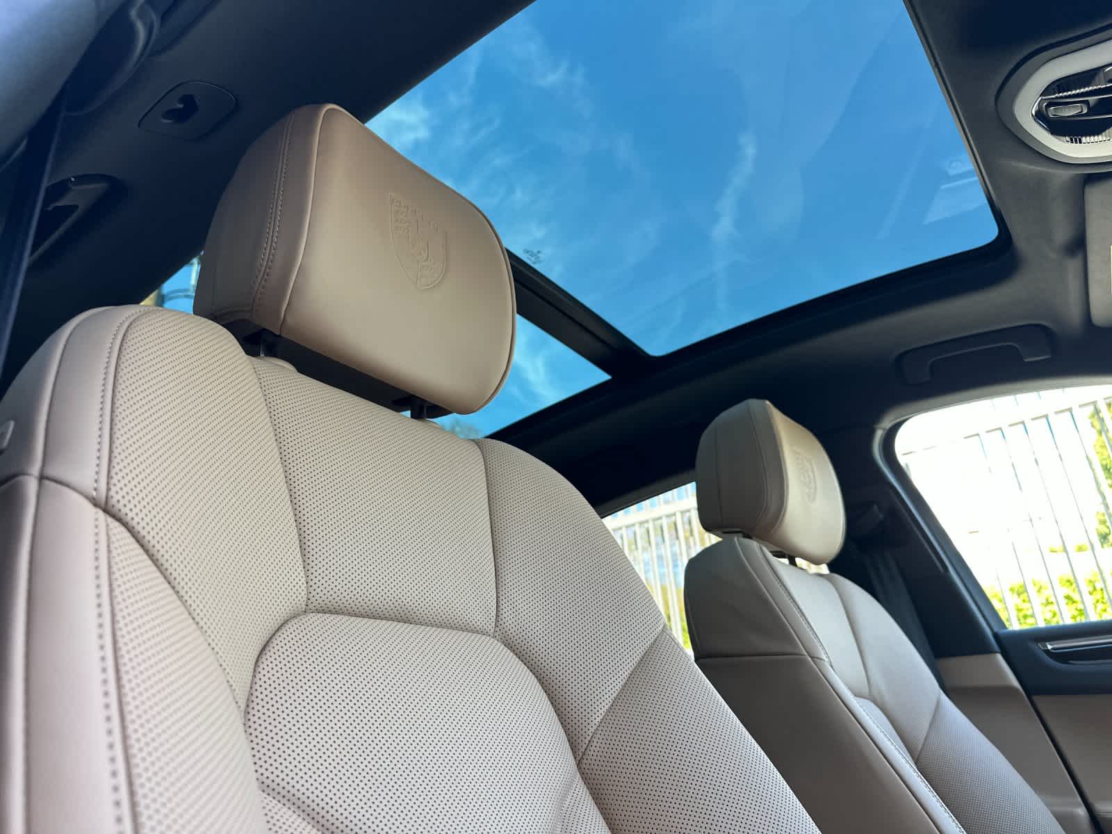 Thumbnail: 2026 Porsche Macan - 17