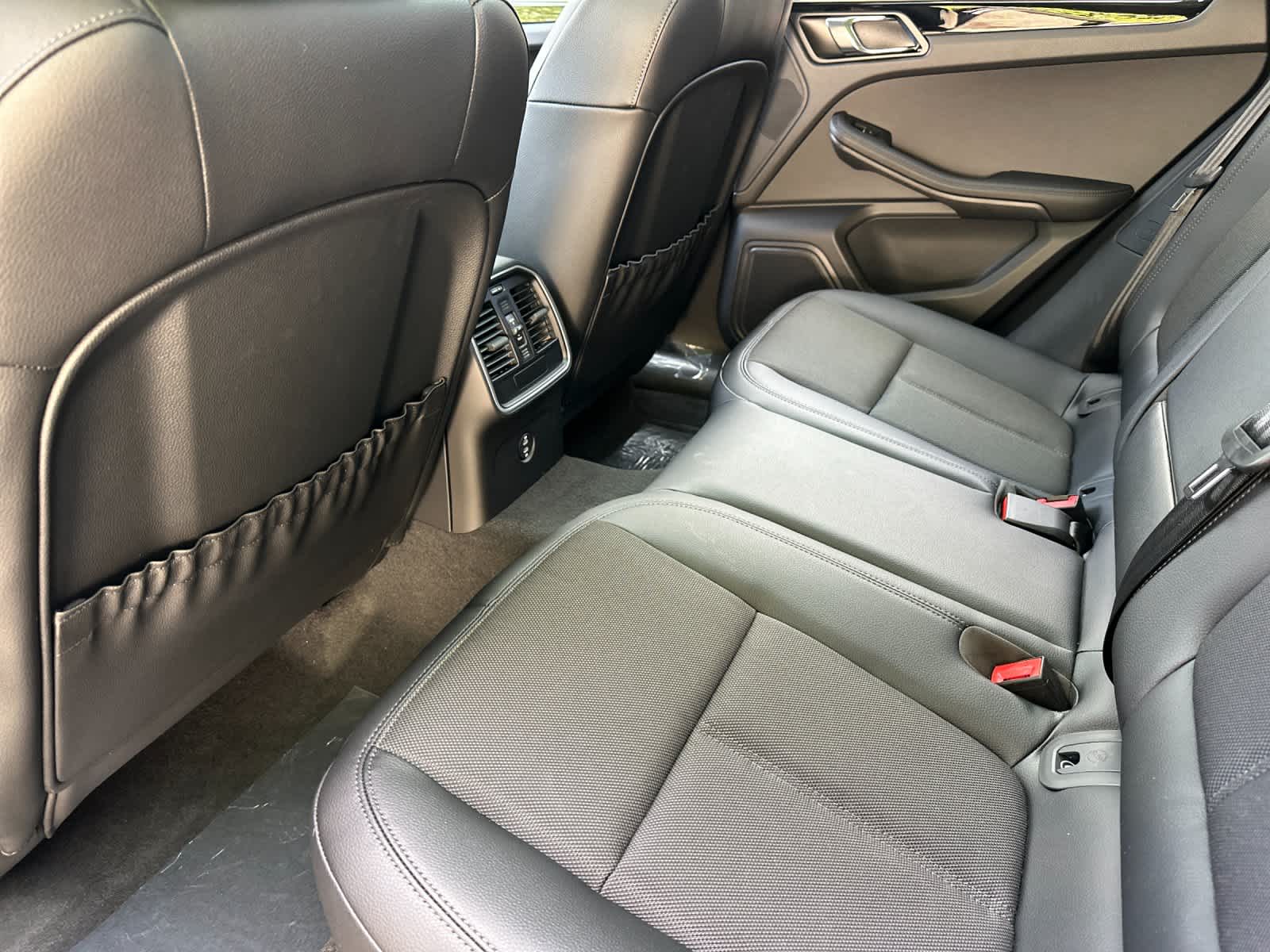 Thumbnail: 2026 Porsche Macan - 13