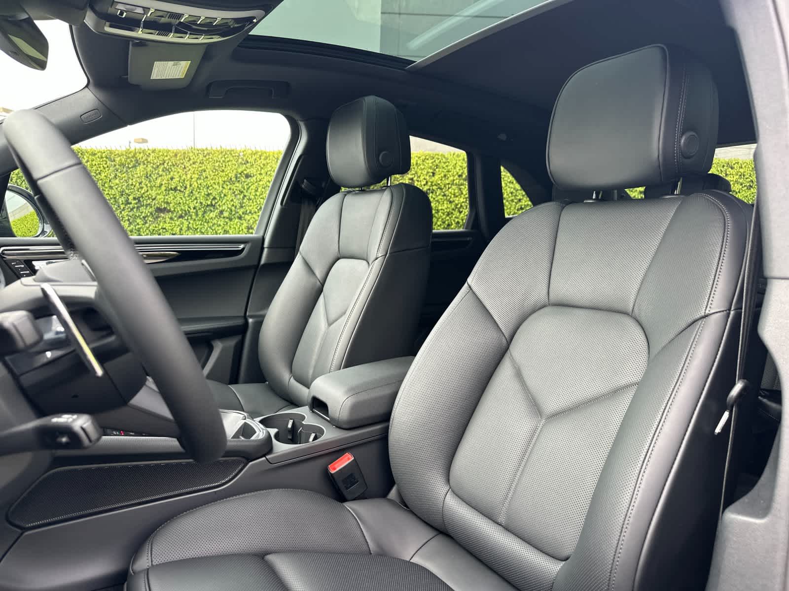 Thumbnail: 2026 Porsche Macan - 5