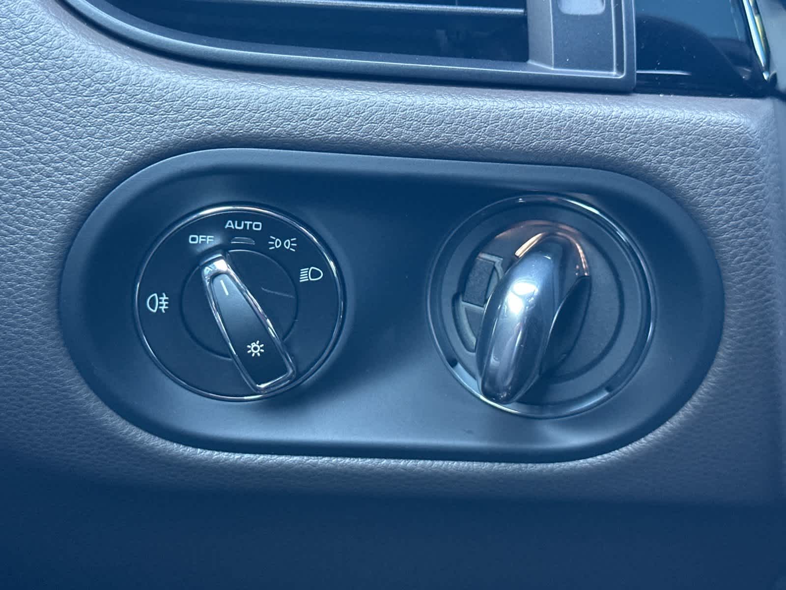 Thumbnail: 2026 Porsche Macan - 30