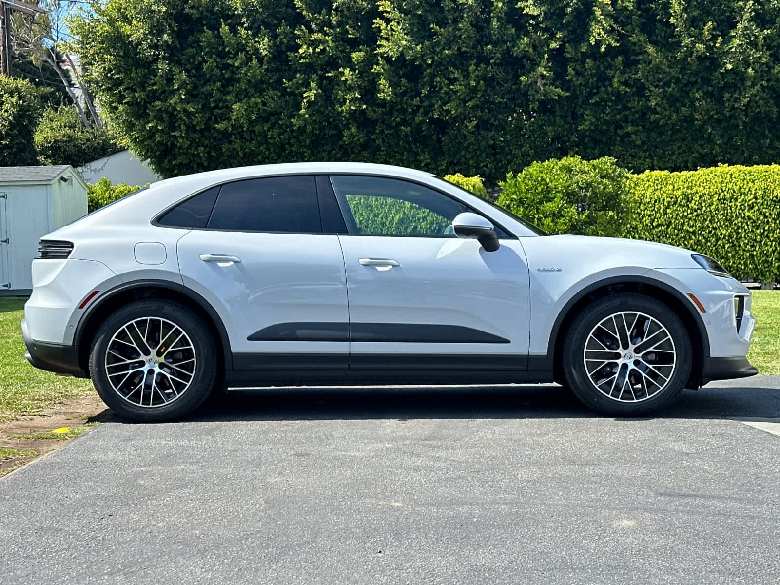 Thumbnail: 2026 Porsche Macan - 9