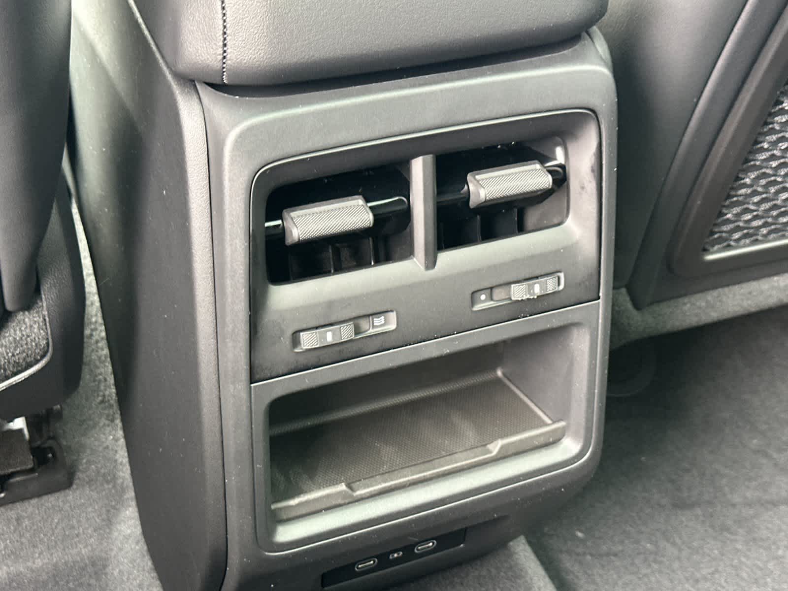 Thumbnail: 2026 Porsche Macan - 14