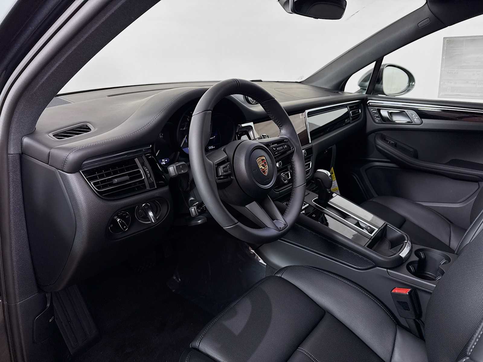 Thumbnail: 2026 Porsche Macan - 4