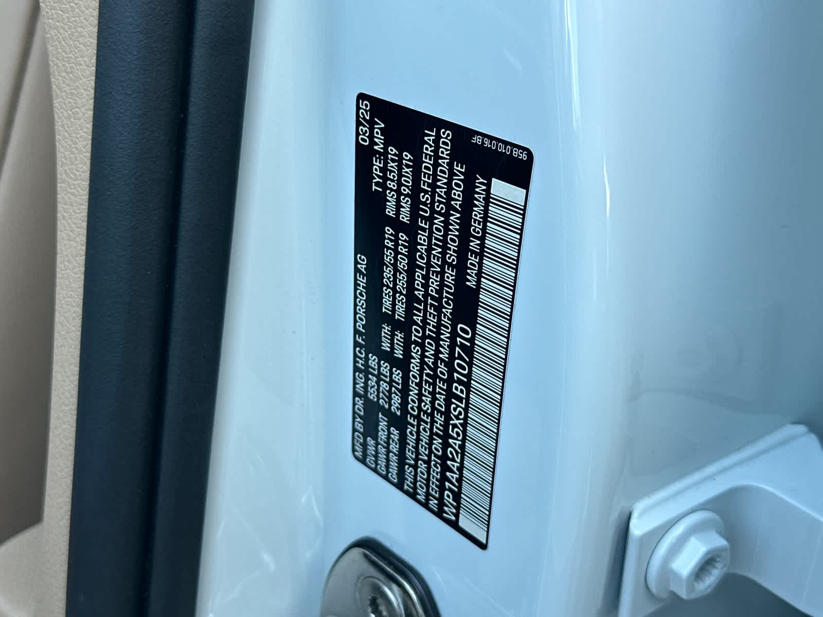 Thumbnail: 2025 Porsche Macan - 33