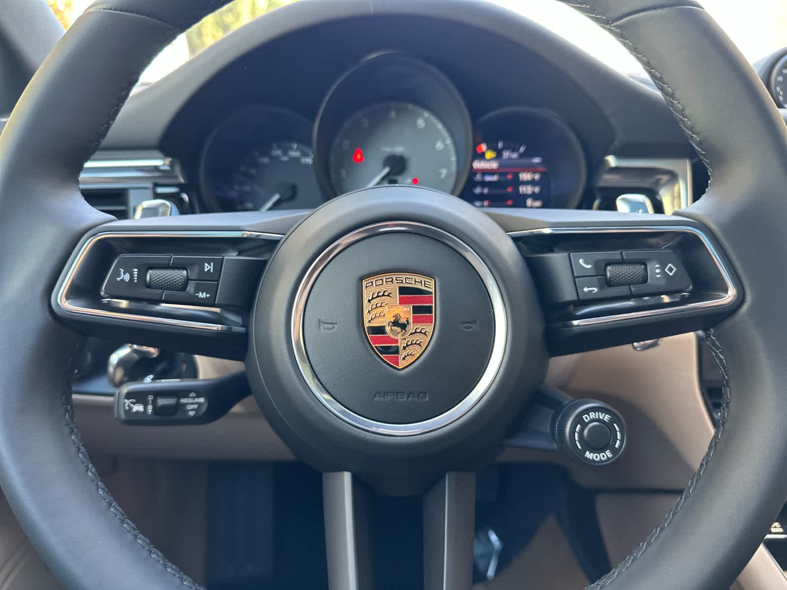 Thumbnail: 2026 Porsche Macan - 26