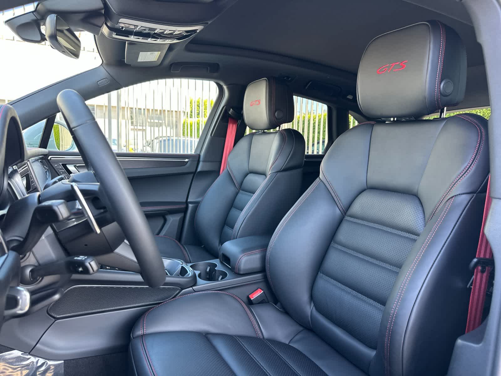 Thumbnail: 2026 Porsche Macan - 5